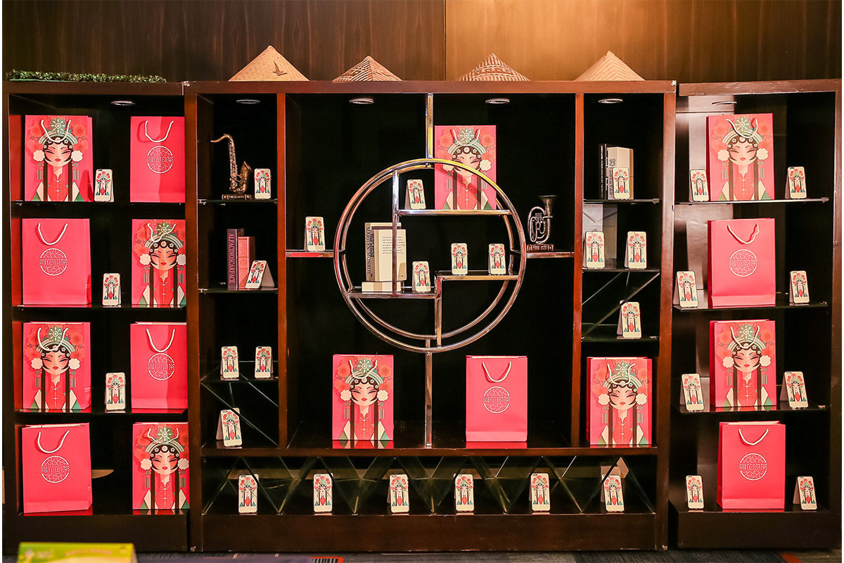 ”尋花吻茶“品牌代言簽約儀式 ”尋花吻茶“品牌代言簽約儀式